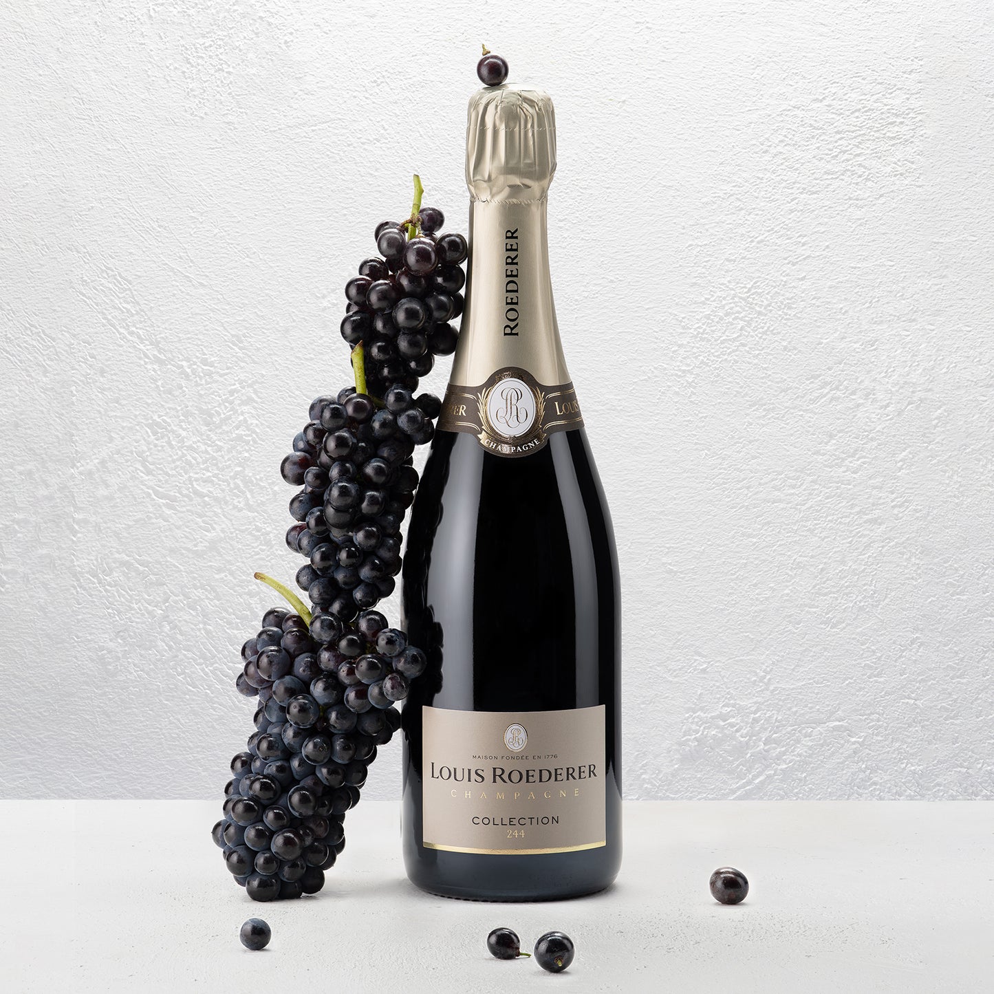 Louis Roederer Collection 244 NV + 2 Champagne Flutes