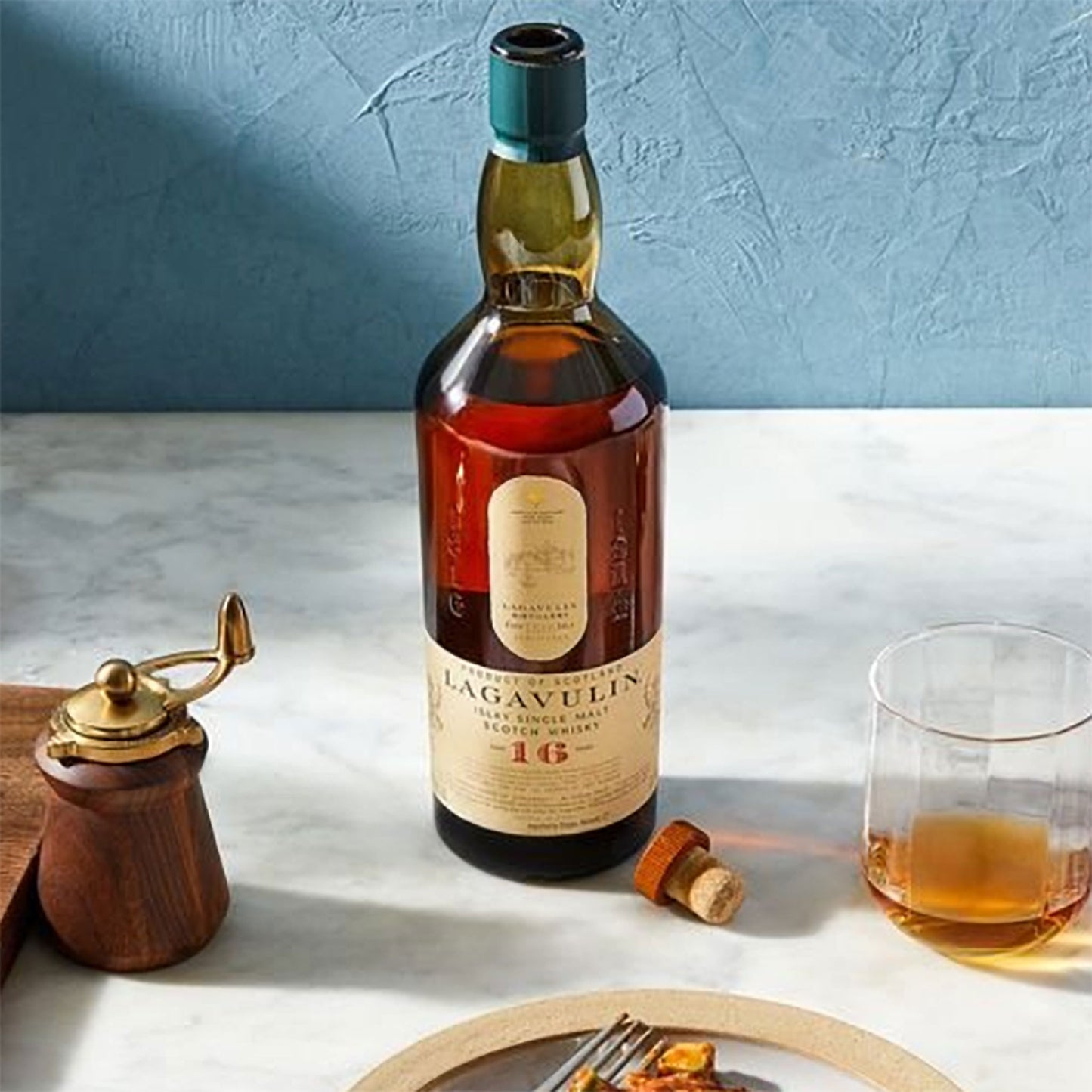 Lagavulin 16 Year Old Islay Single Malt Scotch Whisky 700ml