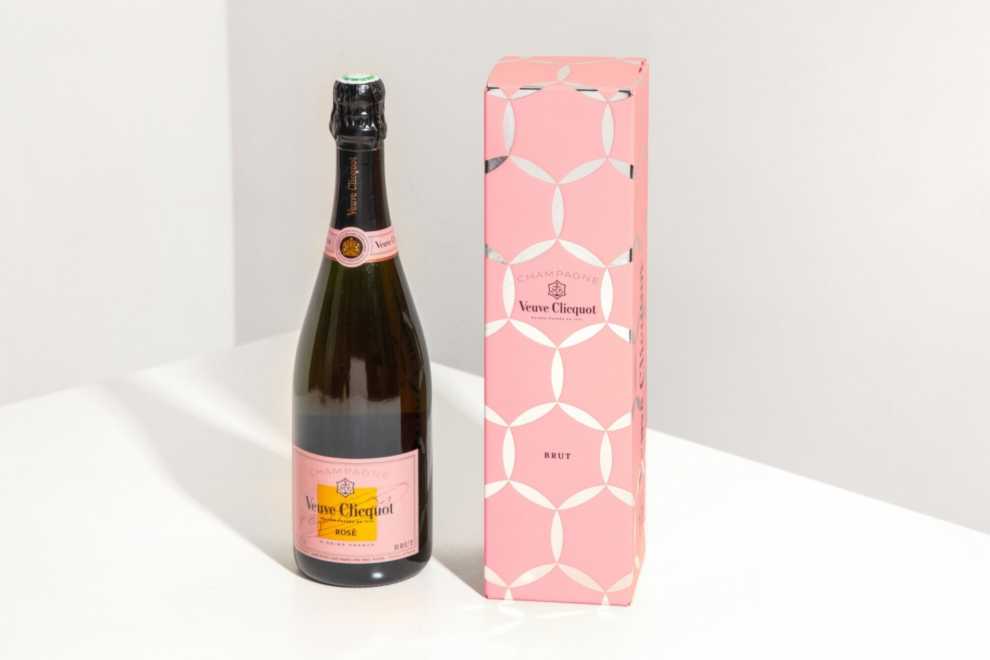 Veuve Clicquot Rosé NV (Comet Gift Box)