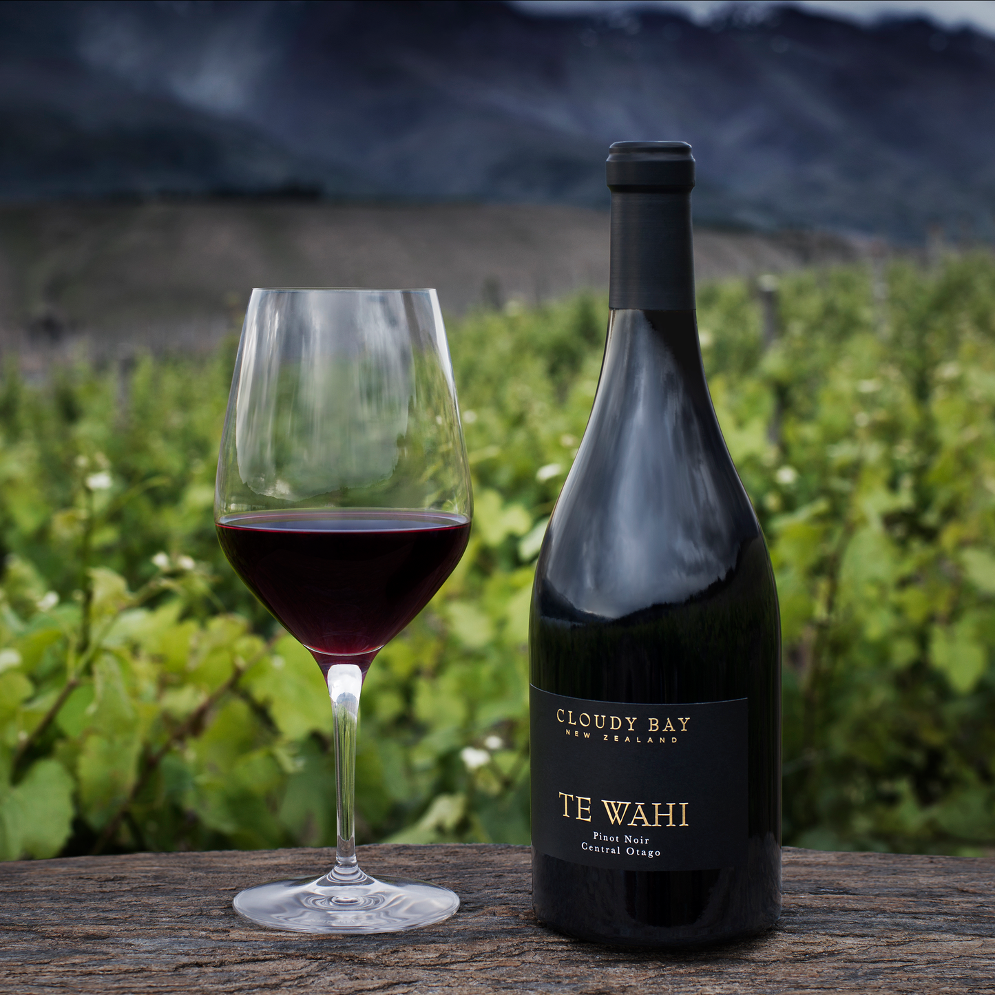 Cloudy Bay Te Wahi Pinot Noir 2017 - CBD Cellars