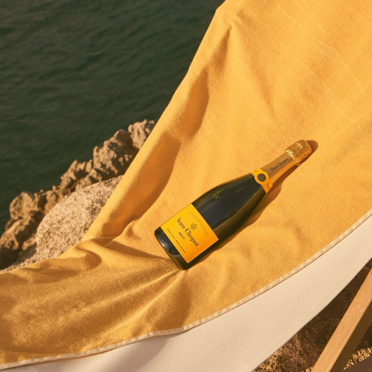 Veuve Clicquot Brut Yellow Label Champagne NV (Gift Box)
