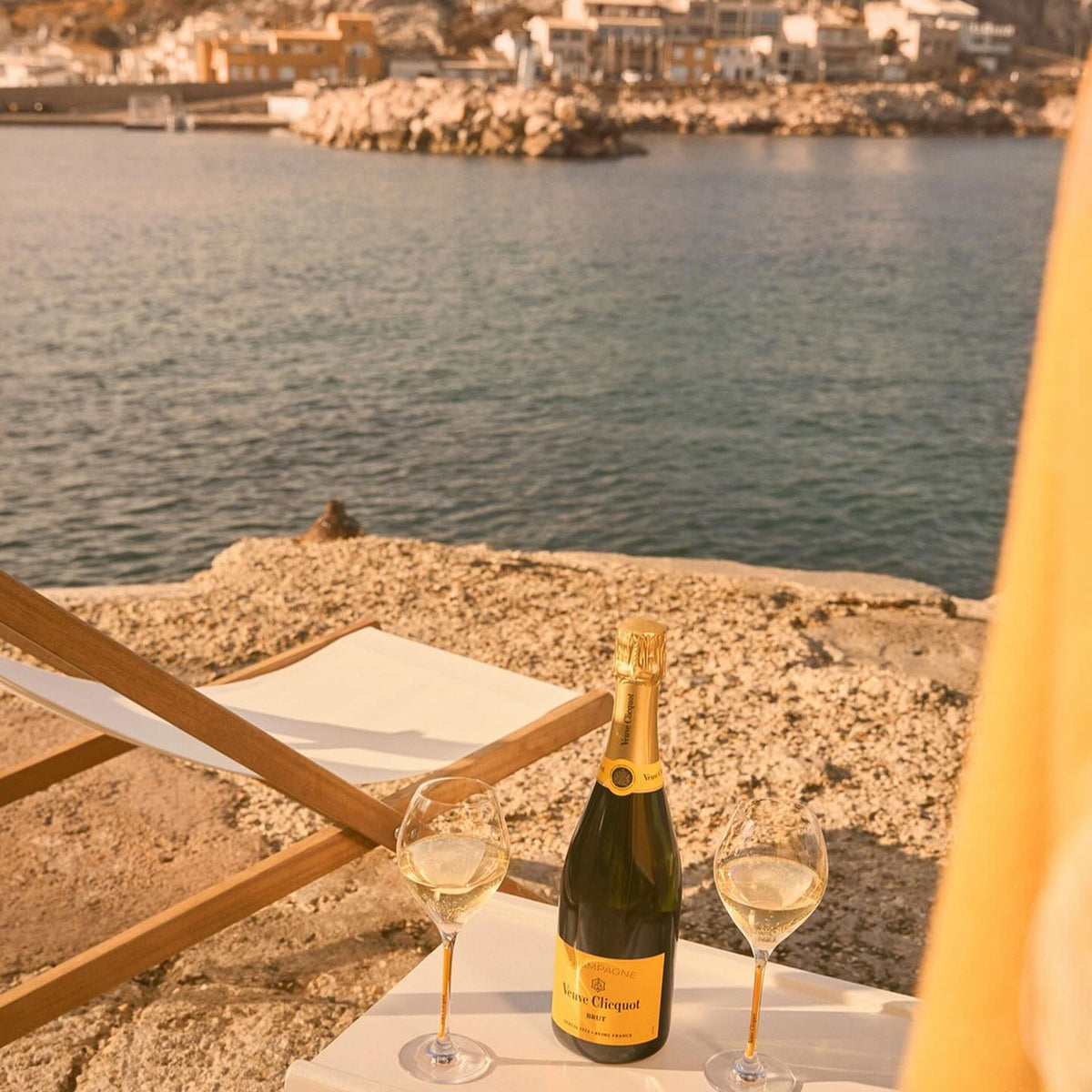 Veuve Clicquot Brut Yellow Label Champagne NV (Gift Box)
