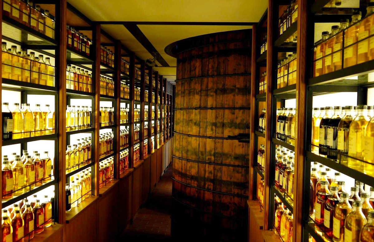Yamazaki 25 Year Old Single Malt Japanese Whisky 700ml